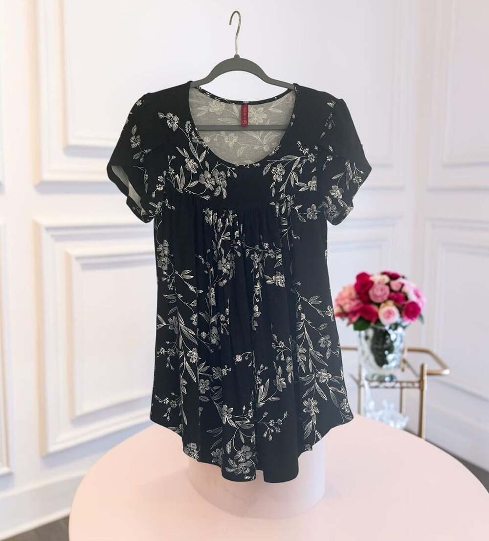 Anymiss Blouse Size M Black White Floral Short Sleeve Scoop Neck Top